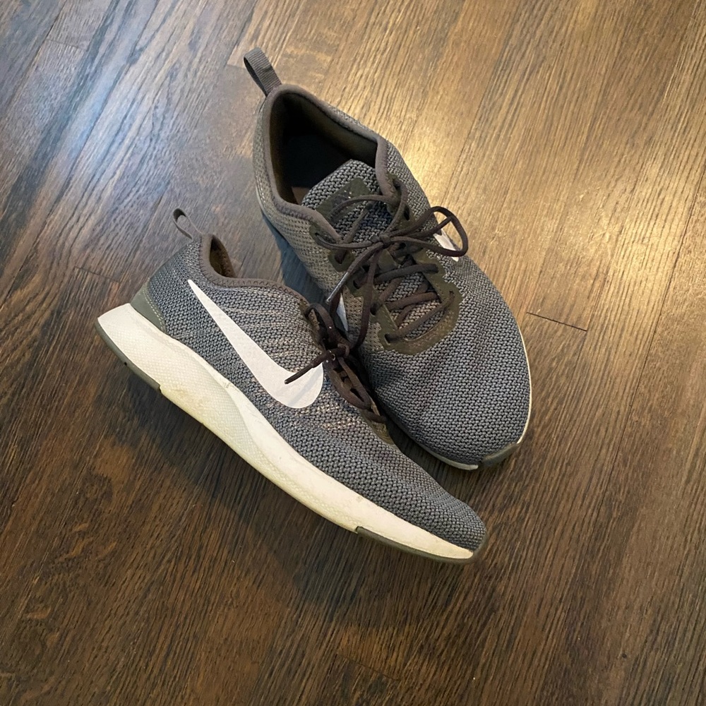Nike tennis shoes